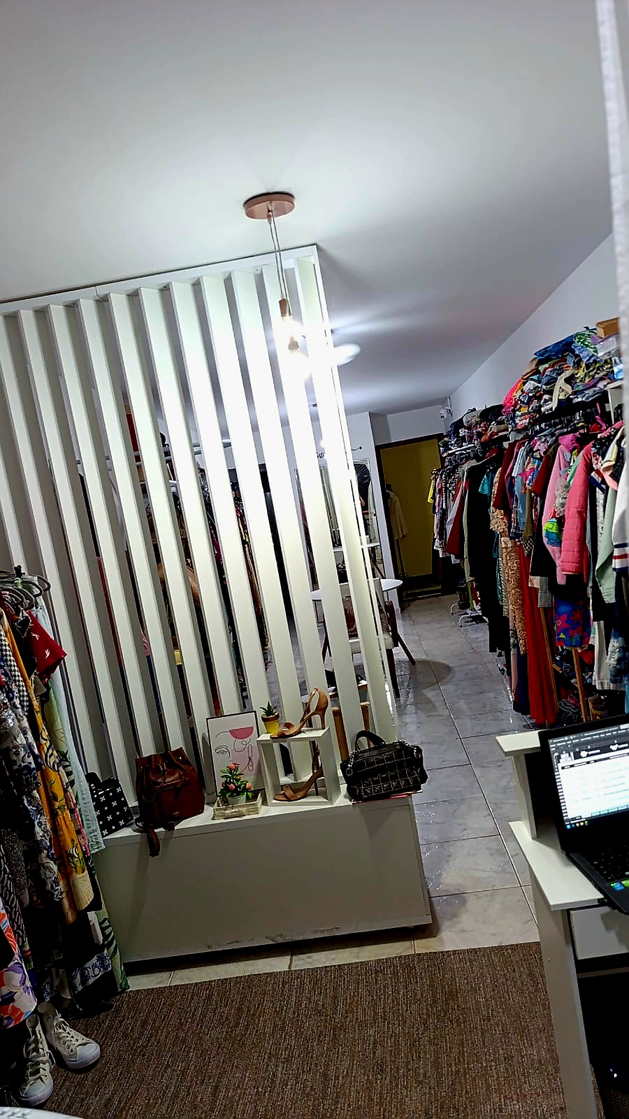 Ambiente da loja Closet Essencial — foto 2
